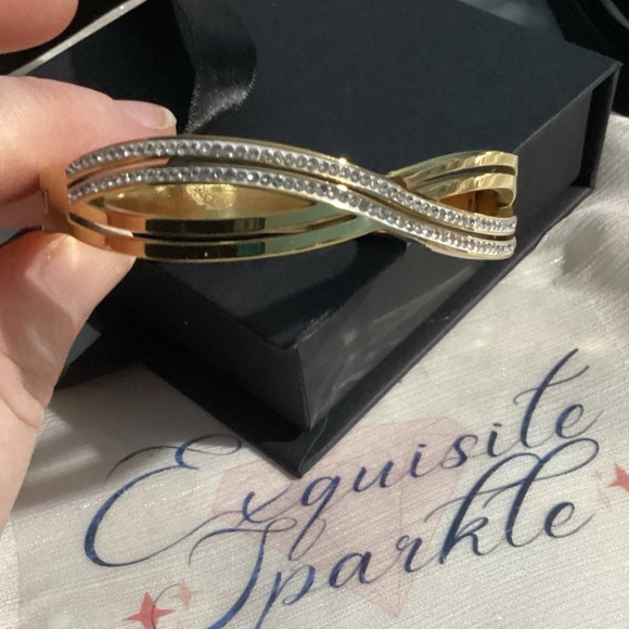 🖤Gorgeous Gold Plated Crossover infinity bracelet bangle - Picture 15 of 17